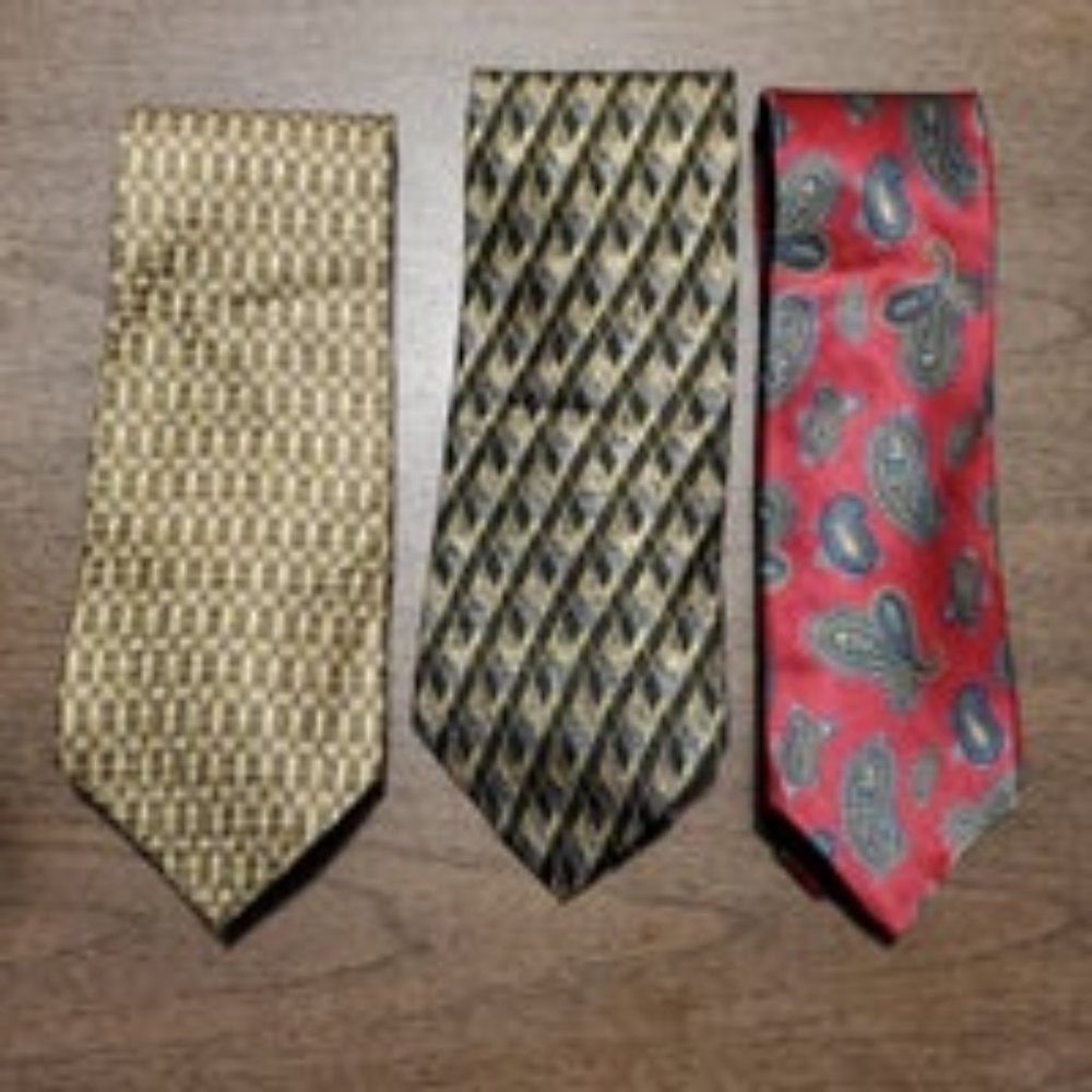 3 neckties - Roundtree & Yorke (2); Envoy